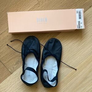Bloch Dansoft black ballet shoes size 1.5